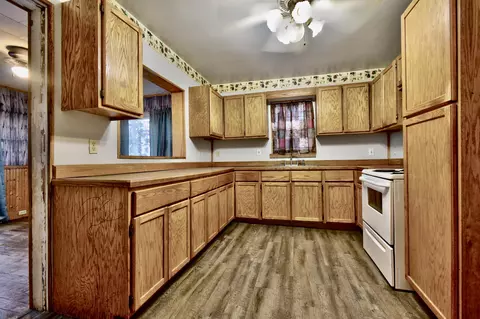 Kitchen - 618 S St Johns St, Ithaca, MI 48847 photo 3 of 3