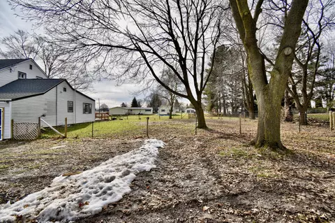 Exterior - 618 S St Johns St, Ithaca, MI 48847 photo 3 of 21