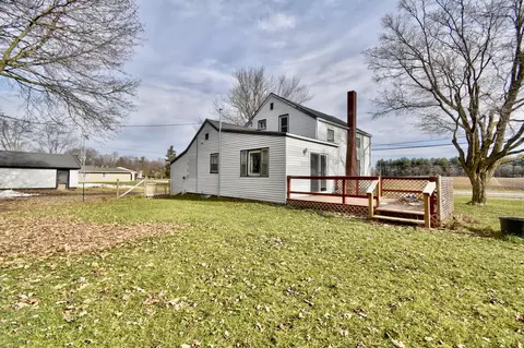 Exterior - 618 S St Johns St, Ithaca, MI 48847 photo 4 of 21
