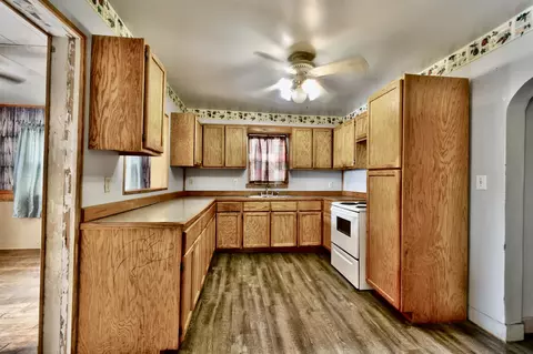 Kitchen - 618 S St Johns St, Ithaca, MI 48847 photo 1 of 3