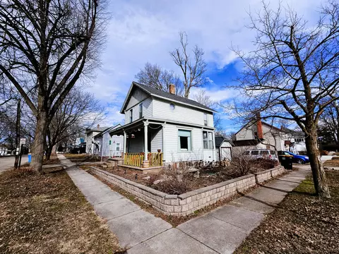 53 Budlong St, Hillsdale, MI 49242