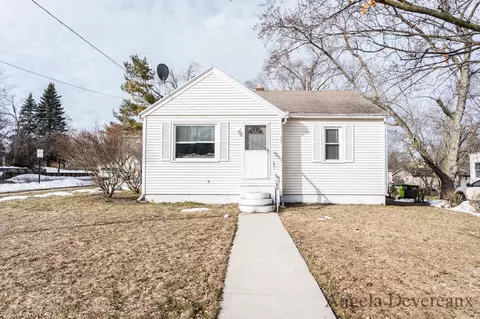 101 N Bower St, Greenville, MI 48838