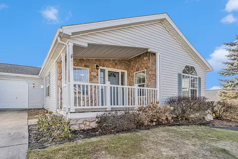5414 Briar Ridge Rd, Kalamazoo, MI 49004