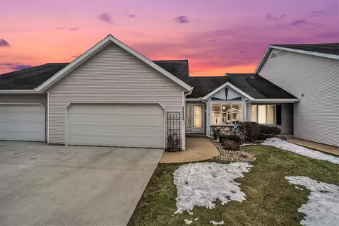 14732 Anchor Ct, Holland, MI 49424