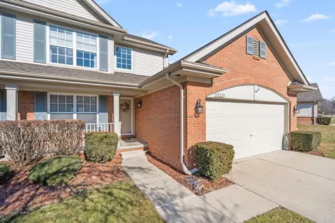 30228 Trail Creek Dr, New Boston, MI 48164