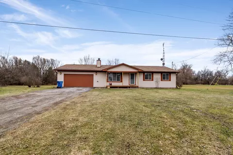 5237 W Ray Rd, Linden, MI 48451