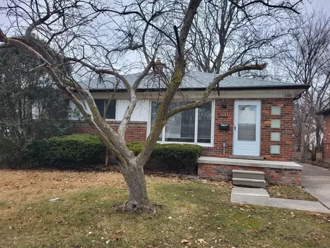 19873 Beaconsfield St, Harper Woods, MI 48225