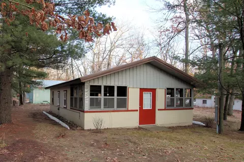 10078 Lake Dr, Bitely, MI 49309