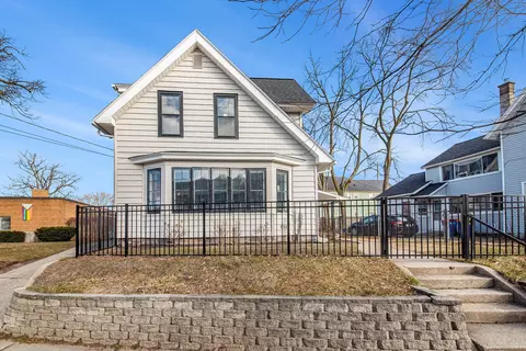 837 Lake Dr SE, Grand Rapids, MI 49506
