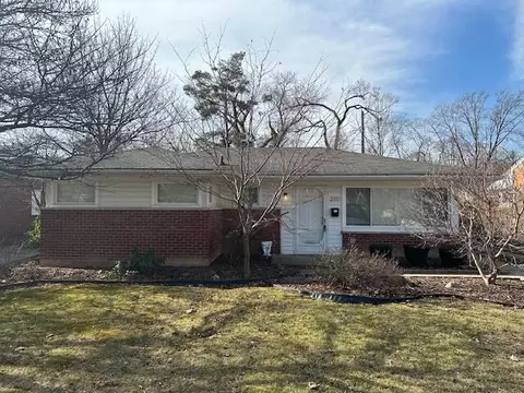 211 Essex St, Clawson, MI 48017