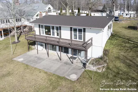 6941 Wildwood Dr, Saranac, MI 48881