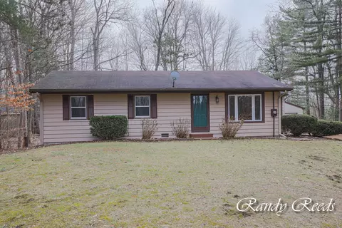 9270 Cleveland St, Nunica, MI 49448
