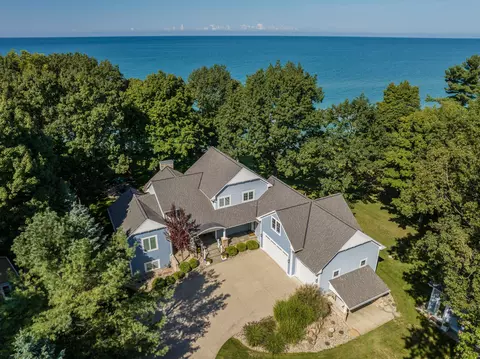 16620 77th St, South Haven, MI 49090