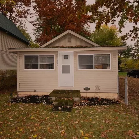 8236 Dickert St, Commerce Twp, MI 48382