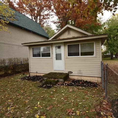 8236 Dickert St, Commerce Twp, MI 48382 photo 2