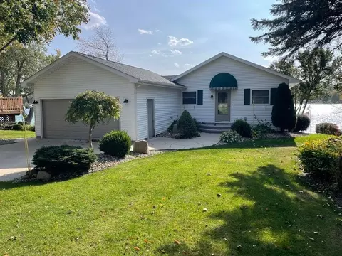 1074 Tompkins Dr, Cement City, MI 49233