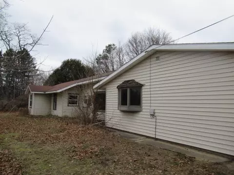 Exterior - 4 Bowerman Rd, Manistee, MI 49660 photo 4 of 11