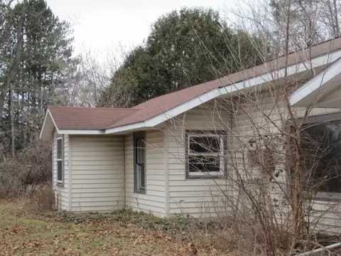 Exterior - 4 Bowerman Rd, Manistee, MI 49660 photo 5 of 11