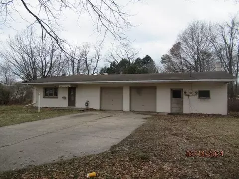 4 Bowerman Rd, Manistee, MI 49660