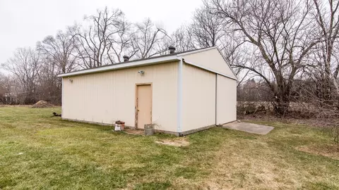 Exterior - 1020 Bishop Rd, Saline, MI 48176 photo 4 of 15