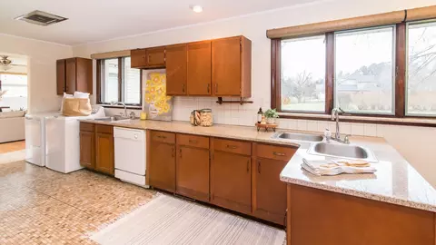 Kitchen - 1020 Bishop Rd, Saline, MI 48176 photo 4 of 7