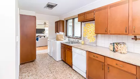 Kitchen - 1020 Bishop Rd, Saline, MI 48176 photo 3 of 7