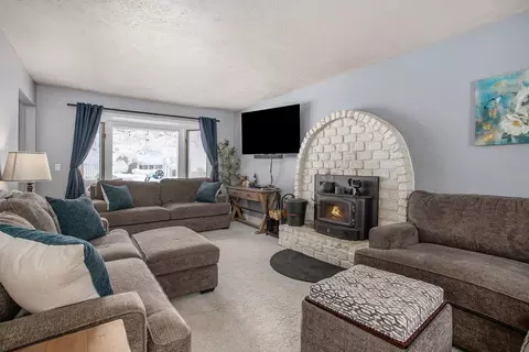 Living - 10982 E Cd Ave, Richland, MI 49083 photo 2 of 4
