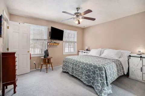 Bedroom - 10982 E Cd Ave, Richland, MI 49083 photo 2 of 5