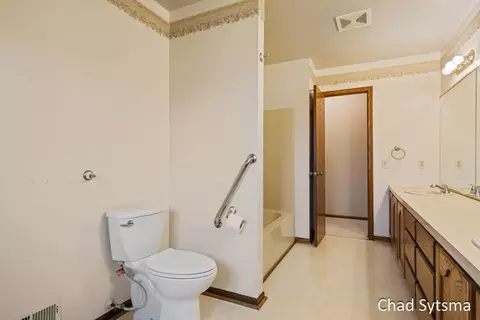 Bath - 4280 24th St, Dorr, MI 49323 photo 2 of 4