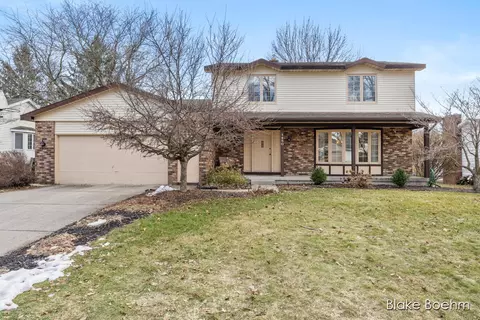 1450 Maplehollow St SE, Kentwood, MI 49508