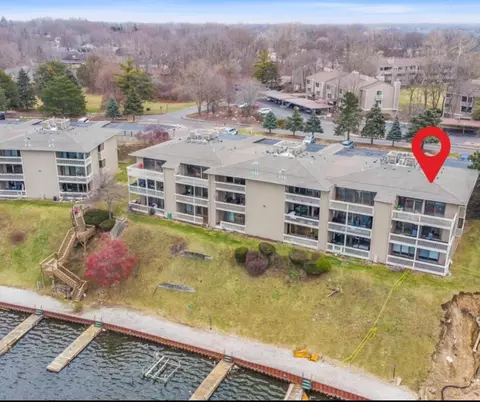 865 Cliffs Dr #201, Ypsilanti, MI 48198
