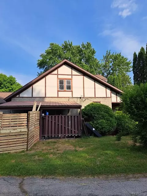 4095 Williamson Rd, Saginaw, MI 48601