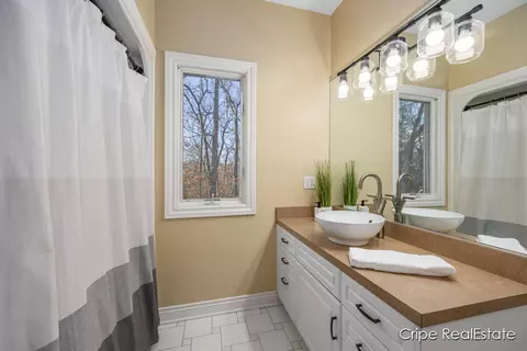 Bath - 4844 Summer Ridge Ct NE, Ada, MI 49301 photo 6 of 10