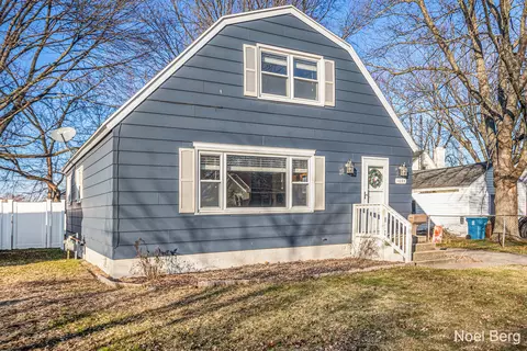 1035 Colfax Ave, Grand Haven, MI 49417