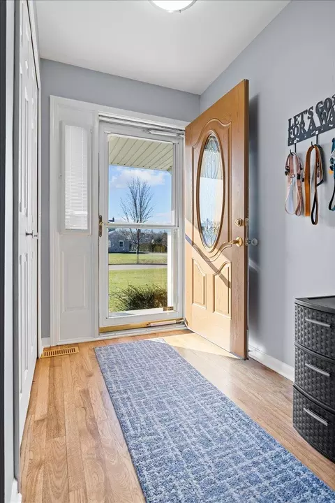 10385 Spring Grv, Brighton, MI 48114 photo 2