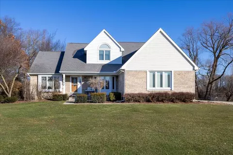 10385 Spring Grv, Brighton, MI 48114