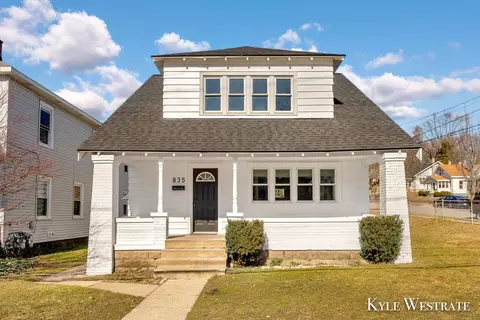 835 Flat St NE, Grand Rapids, MI 49503