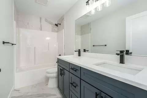 Bath - 11637 Heron St, Schoolcraft, MI 49087 photo 2 of 4