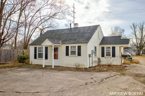 318 W Washington Ave, Zeeland, MI 49464