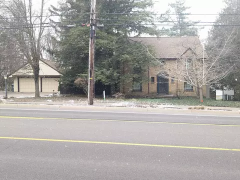 2626 Oakland Dr, Kalamazoo, MI 49008