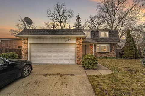 1500 Boxford St, Trenton, MI 48183