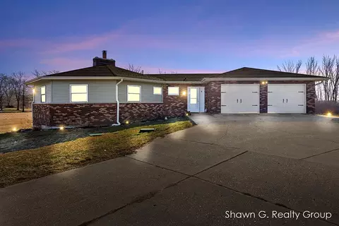 2160 Cleveland St E, Coopersville, MI 49404