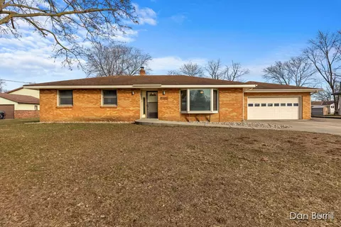 7524 Louise Ave, Jenison, MI 49428