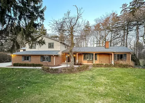 3515 Walbri Dr, Bloomfield Hills, MI 48304