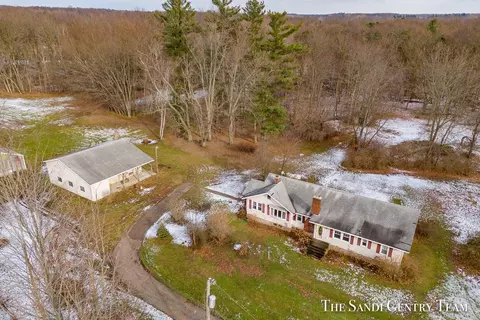 13585 Cypress St, Spring Lake, MI 49456