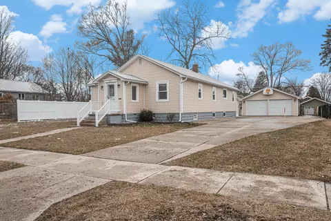 321 N Delia St, Ludington, MI 49431