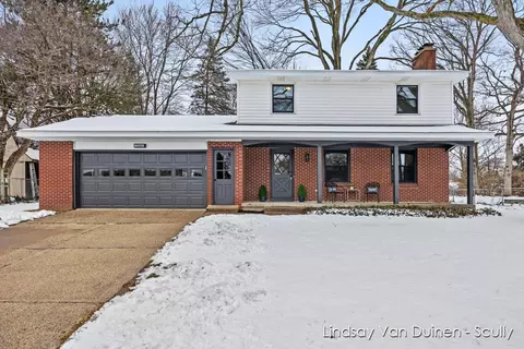 1741 Southlawn St, Jenison, MI 49428