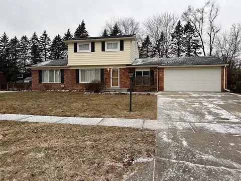 1947 Green Meadow Dr, Walled Lake, MI 48390