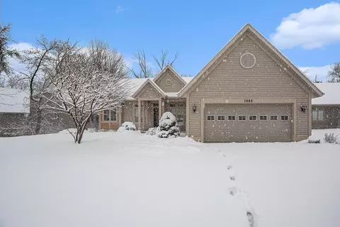 1685 Oakleigh Woods Dr NW, Grand Rapids, MI 49504