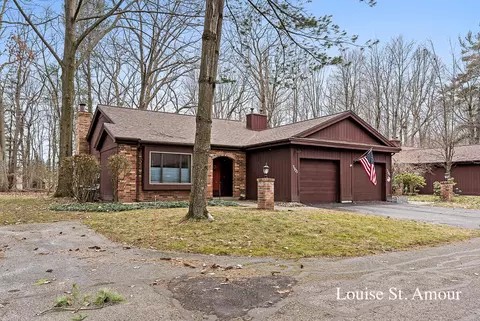 3775 Arborway Dr, Norton Shores, MI 49441